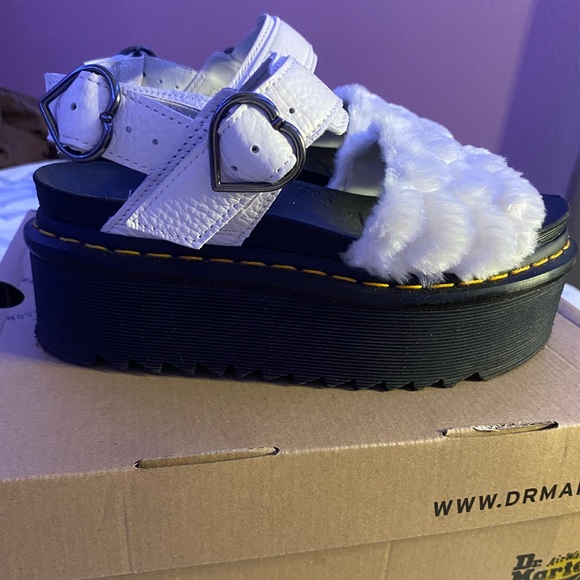 Dr. Martens Shoes - DR MARTENS